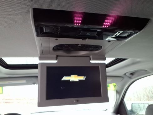 Used 2019 Chevrolet Suburban LT image 9