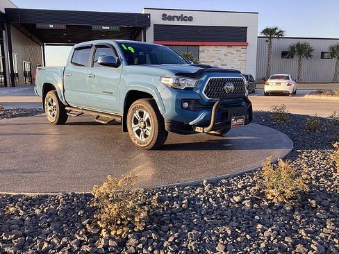 Used 2019 Toyota Tacoma TRD Sport w/ Technology Package image 6