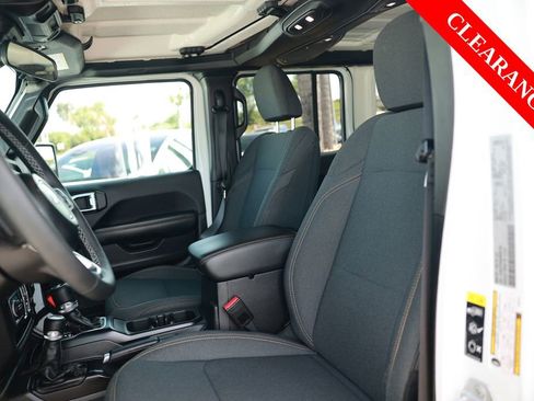 Used 2025 Jeep Wrangler Unlimited Sahara w/ Safety Group AWD/4WD image 19