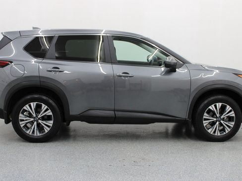 Used 2023 Nissan Rogue SV FWD image 2