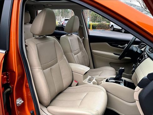 Used 2018 Nissan Rogue SL w/ Premium Package image 9