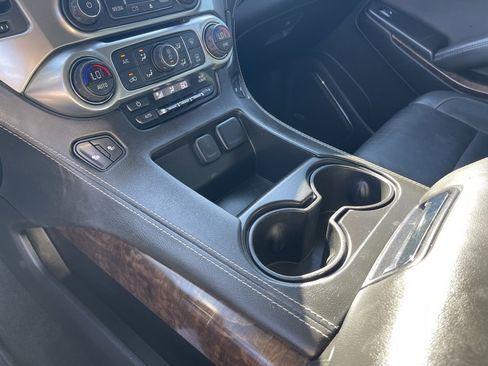 Used 2018 Chevrolet Suburban LT image 21