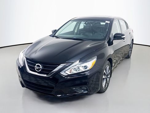 Used 2016 Nissan Altima 2.5 SL w/ Moonroof Package FWD image 4