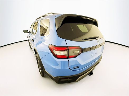 Used 2025 Honda Pilot TrailSport image 5