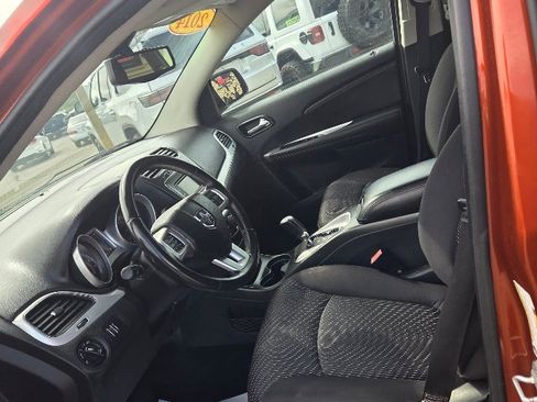 Used 2014 Dodge Journey SXT image 9