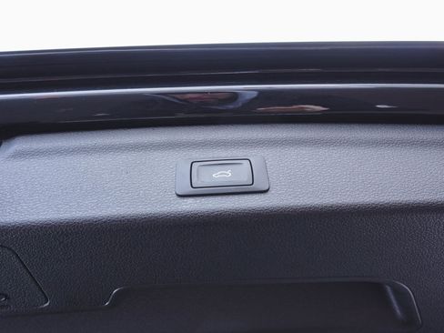 Used 2025 Audi Q3 2.0T Premium image 43