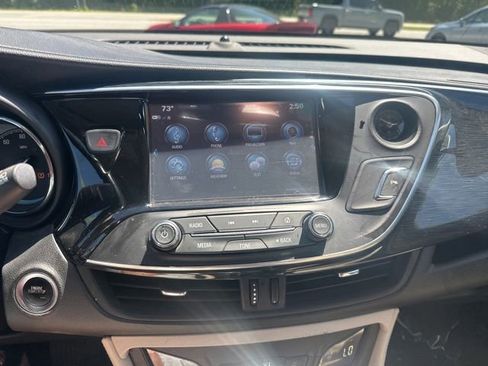Used 2018 Buick Envision Essence FWD image 14