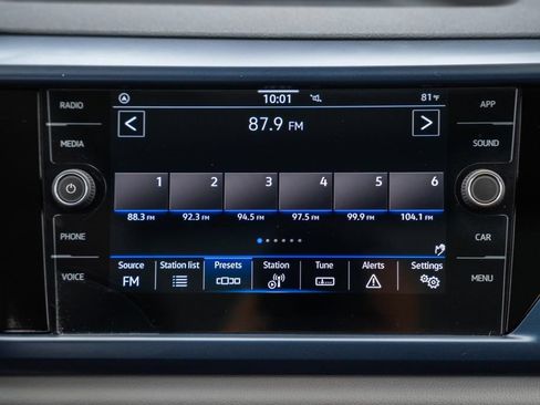 Used 2023 Volkswagen Taos SE w/ Panoramic Sunroof Package FWD image 20