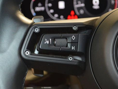 Certified 2025 Porsche Cayenne Coupe image 21