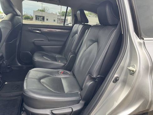 Used 2023 Toyota Highlander Limited AWD/4WD image 10