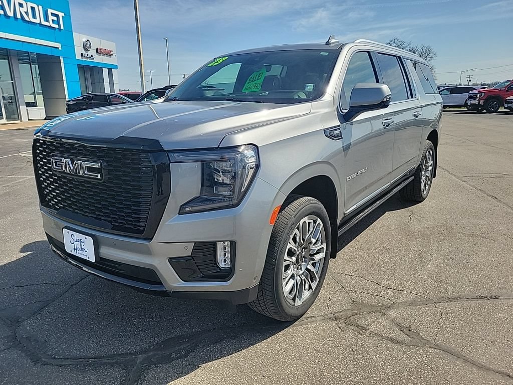 Used 2023 GMC Yukon XL Denali Ultimate AWD/4WD image 1