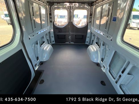 Used 2025 Mercedes-Benz Sprinter 2500 image 23