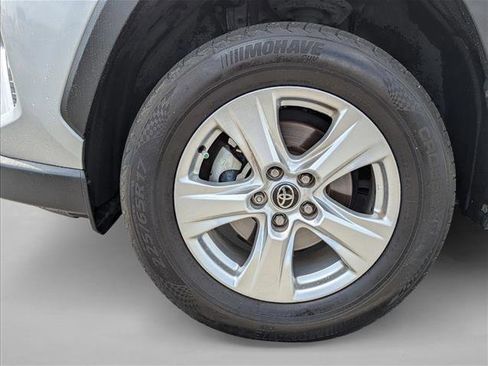 Used 2021 Toyota RAV4 XLE w/ Convenience Package image 9