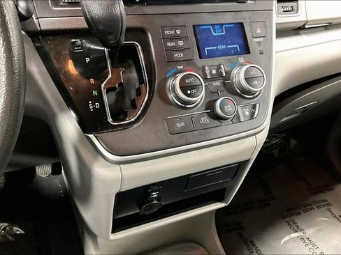 Used 2020 Toyota Sienna LE AWD/4WD image 16