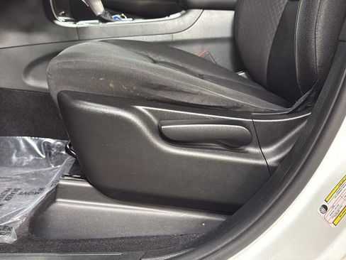 Used 2019 Jeep Grand Cherokee Laredo image 25