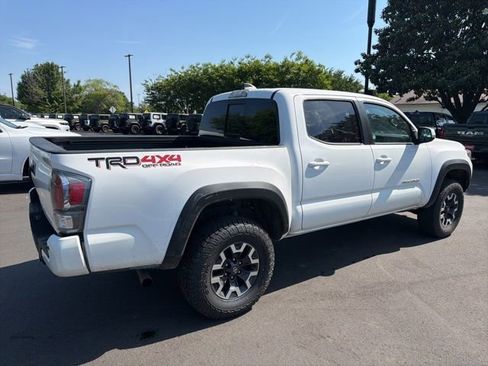 Used 2023 Toyota Tacoma TRD Off-Road w/ Technology Package AWD/4WD image 3