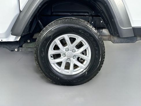 Used 2020 Jeep Gladiator Sport w/ Quick Order Package 23S AWD/4WD image 32