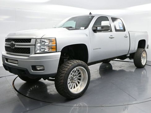 Used 2013 Chevrolet Silverado 2500 LTZ w/ LTZ Plus Package image 3