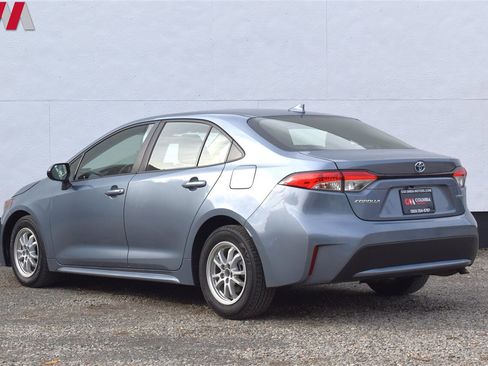 Used 2022 Toyota Corolla LE image 2