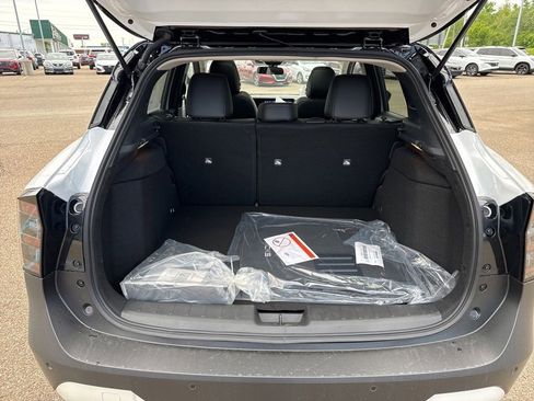New 2026 Nissan Kicks SR w/ SR Premium Package AWD/4WD image 32