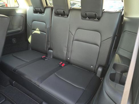 Used 2025 Nissan Pathfinder SL image 20