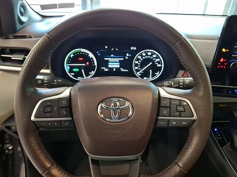 Used 2024 Toyota Sienna Platinum AWD/4WD image 20