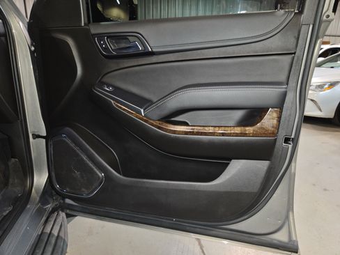 Used 2019 Chevrolet Tahoe 4WD w/ Enhanced Driver Alert Package image 25