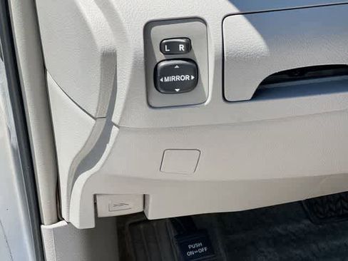 Used 2009 Toyota Camry XLE FWD image 29