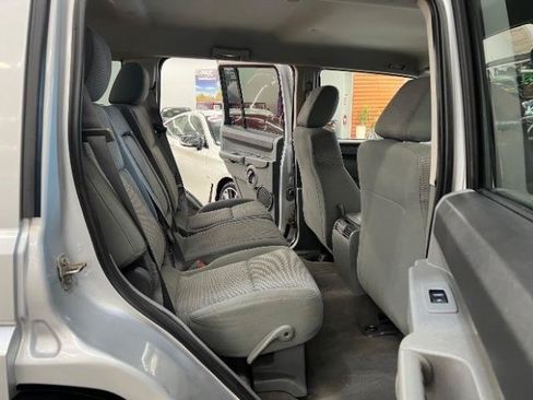 Used 2006 Jeep Commander 4WD image 19