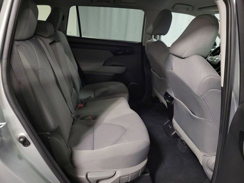 Used 2023 Toyota Highlander L FWD image 26