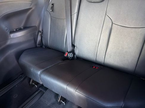 Used 2025 Toyota Sienna XSE w/ XSE Plus Package image 17