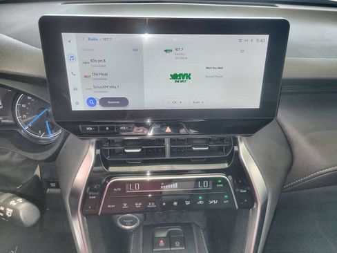 Used 2023 Toyota Venza XLE AWD/4WD image 16