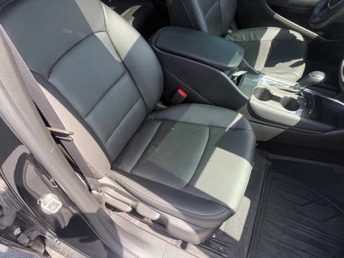 Used 2019 Chevrolet Malibu LT w/ Leather Package FWD image 45