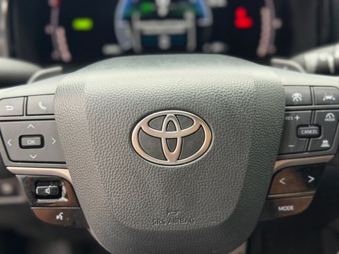 Used 2025 Toyota Camry SE FWD image 25