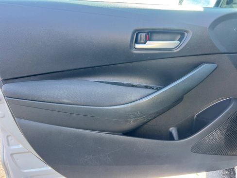 Used 2020 Toyota Corolla LE image 10