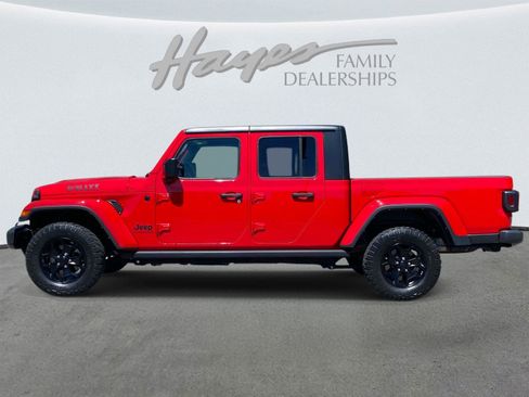 Used 2021 Jeep Gladiator Willys AWD/4WD image 7