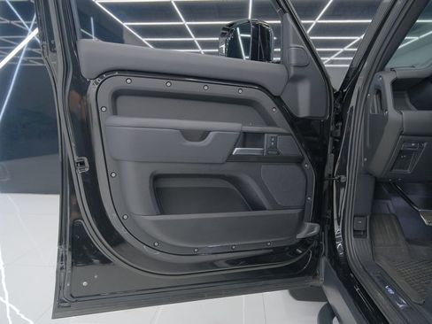 Used 2023 Land Rover Defender 110 V8 image 61