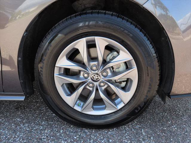 Certified 2021 Toyota Sienna XLE FWD image 11
