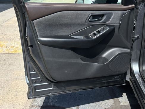 Used 2023 Nissan Rogue S FWD image 18