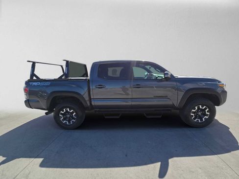 Certified 2022 Toyota Tacoma TRD Off-Road w/ Technology Package AWD/4WD image 2
