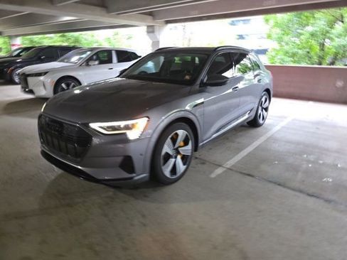 Used 2022 Audi e-tron Premium Plus AWD/4WD image 3