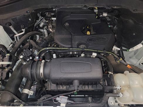 Used 2020 Ford Explorer XLT RWD image 30