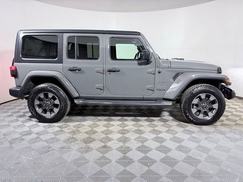 Used 2018 Jeep Wrangler Unlimited Sahara AWD/4WD image 8
