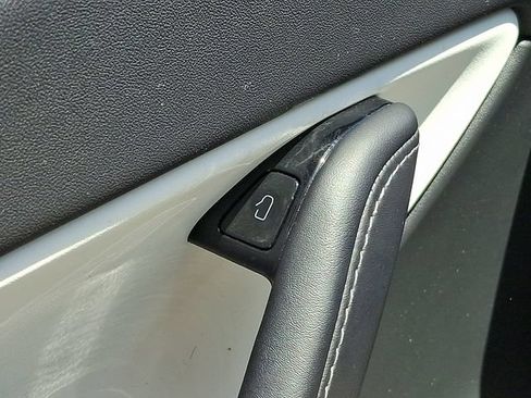 Used 2020 Tesla Model Y Long Range AWD/4WD image 25