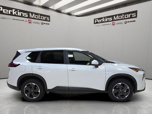 Used 2025 Nissan Rogue SV AWD/4WD image 6