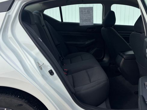 Used 2025 Nissan Altima 2.5 SV image 19