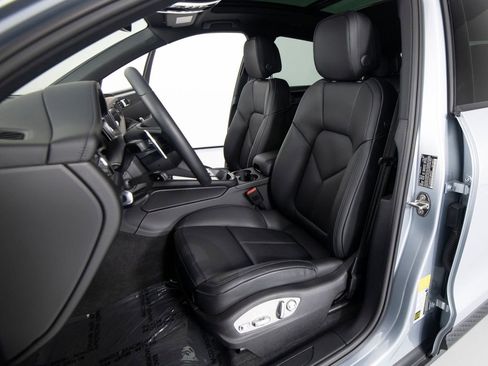 Certified 2026 Porsche Macan AWD/4WD image 16