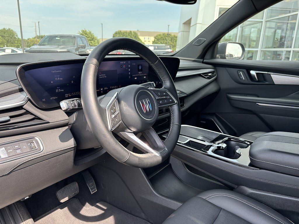 Used 2025 Buick Enclave Preferred AWD/4WD image 10
