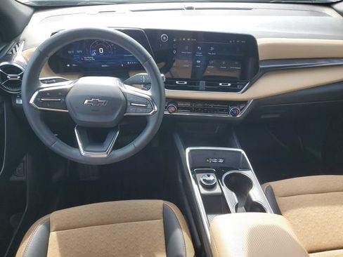 Certified 2025 Chevrolet Equinox ACTIV w/ Safety and Technology Package FWD image 12