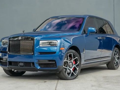 Used 2021 Rolls-Royce Cullinan Black Badge image 3